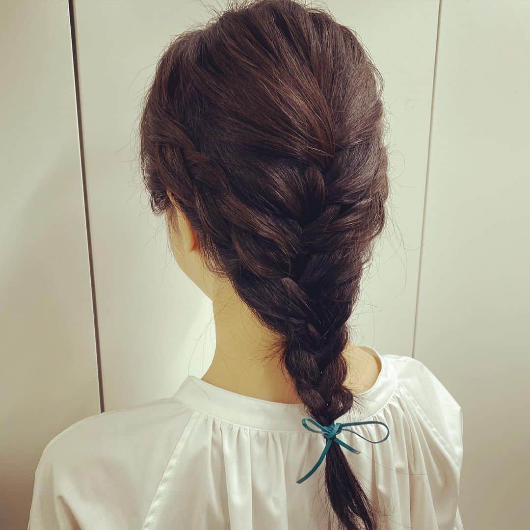 川田裕美さんのインスタグラム写真 - (川田裕美Instagram)「プロの技✨🥰 産後の抜け毛のせいで、次はピンピン短い毛が出てきているのに… いつもありがとう！✨✨✨  #hairstyle #hairmake」2月17日 13時57分 - hiromikawata163