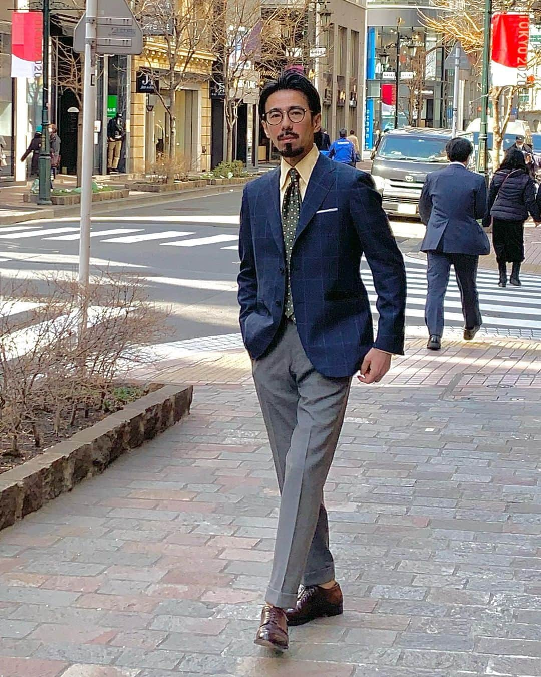 フリーマンズスポーティングクラブさんのインスタグラム写真 - (フリーマンズスポーティングクラブInstagram)「FSC STAFF STYLE-GINZA SIX  Brand:FREEMANS SPORTING CLUB TAILOR Jacket:FSC JACKET Col:NAVY WINDOWPANE Price:¥70,000+tax  Brand:FREEMANS SPORTING CLUB×INDIVIDUALIZED SHIRTS Shirts:PINPOINT OX 80s DRESS SHIRTS Col:YELLOW Price:¥27,000+tax  Brand:FREEMANS SPORTING CLUB TAILOR Tie:TIE PATTERN Col:GREEN Price:¥12,000+tax  Bottomst:FSC MADE TO MEAURE  Person:ISHIKAWA Tall:174cm 着用サイズ Jacket:36 Shirts:14.5  #freemanssportingclub #fscginza #fscshinsaibashi #ginzasix #menswear #madetomeasure #madeinusa」2月17日 13時57分 - freemanssportingclub_jp