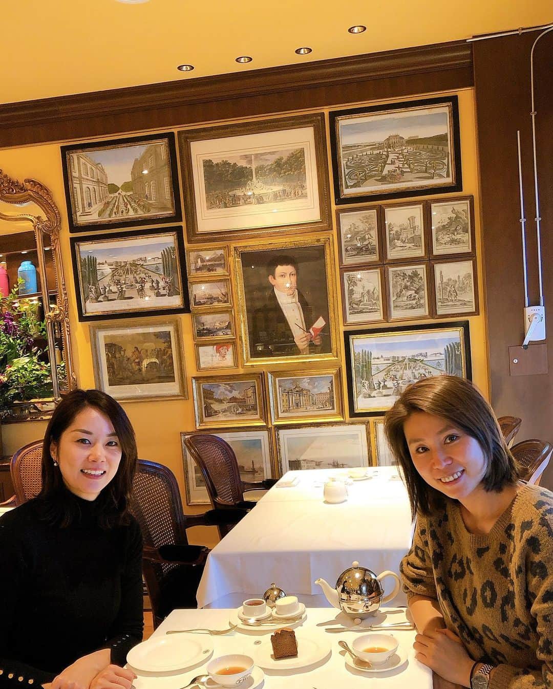 のインスタグラム：「茶やワインなど深みを感じるものがとても好きなんです🥰  五感で感じ、リラックス出来る癒しの時間🍃✨  @twgteaofficial  @t2tea   #リラックスタイム  #お茶のある生活 #いつかの写真」