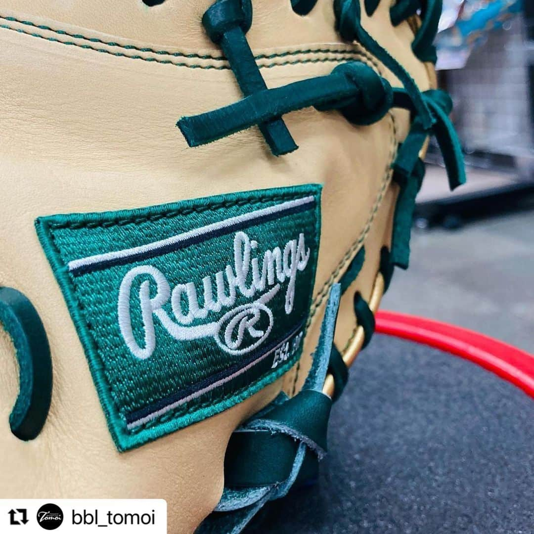 Rawlings Japanさんのインスタグラム写真 - (Rawlings JapanInstagram)「#Repost @bbl_tomoi with @make_repost ・・・ Rawlings 軟式用 ペイズリー柄キャッチャーミット⚾️⚾️軟式用  キャッチャーミットをお探しの方必見！  限定のペイズリー柄キャッチャーミットになります🤭  グリーンのペイズリー柄にキャメルのむちゃくちゃカッコイイモデルです！  大きさは33になりますのでややコンパクトサイズになります。  さらにバックスタイルが特殊なバックスタイルになっており、グラブのような操作性を重視した非常に扱いやすいキャッチャーミットです👍  その珍しいキャッチャーミットがなんと、、特価で販売！  本体価格¥25,300-税込のところ、、¥18,480-税込に！！ 買うなら今しかないですよ😙  無くなり次第販売終了なのでお求めの際はお早めに！  インスタでの購入も対応しておりますのでDMにてお問い合わせ下さい🙇‍♂️  #rawlings #ローリングス #キャッチャーミット #ペイズリー柄 #オーダーミット #グローブ #グラブ #オーダーグラブ #オーダーグローブ #プロ野球 #上沢直之 #秋山拓巳 #mlb #野球 #野球用品 #ベースボールランド友井 @rawlings_japan_llc」2月17日 14時12分 - rawlings_japan_llc