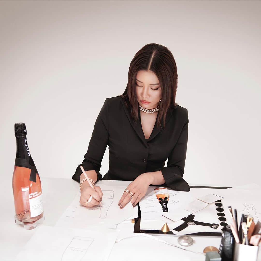 YOONのインスタグラム：「Hey guys!  Discover the inspo behind the design of the limited edition bottle of Moët Impérial by @ambush_official 🖤🥂🍾✨ It’s the first time that the iconic Moët Impérial has been redesigned by a female designer 👽🙌🏽 Plus, in a never before done move, Moët will be donating proceeds from this collaborative bottle sales to a charitable cause; more specifically, the World Land Trust, an organization chosen by me 🖤🍇🌎🌍🌏 ⁣ Stay tuned for more info. Coming soon globally  #moetxambush #moetchandon #ambush #champagne」