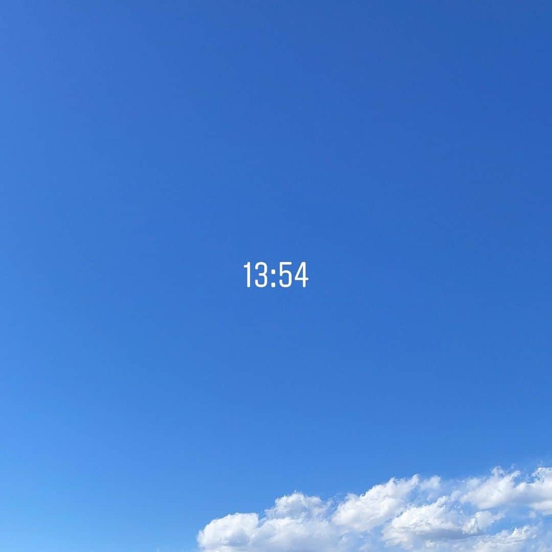 TBS「あさチャン！」のインスタグラム：「🍃 . 赤坂はビル風がすごく、せっかくのセットした髪が乱れてます😫💦増田さんの言っていたかっちりヘア守れず。。 . 皆さんの地域は大丈夫ですか？ 夕方から急激に気温も下がるそうなので、防寒しっかりしてくださいね✨ . #tbs #あさチャン」