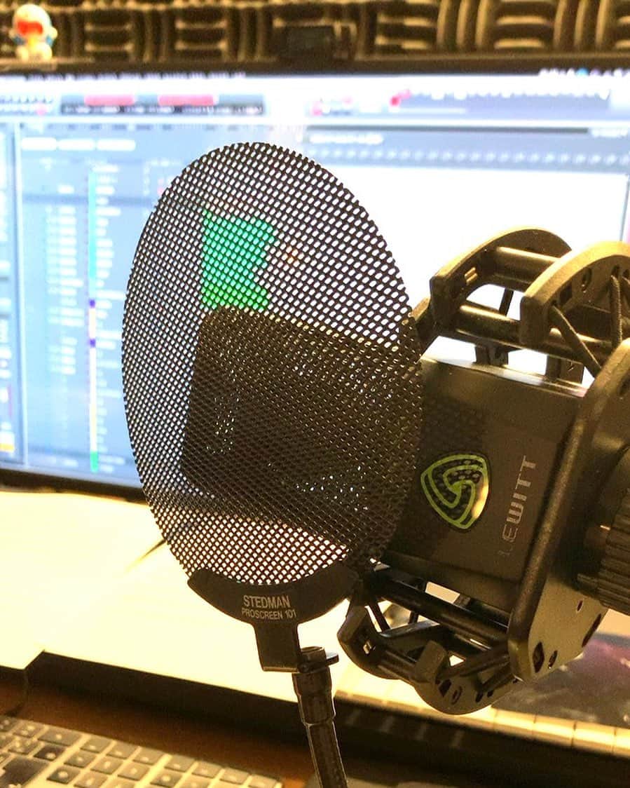 のインスタグラム：「recordingは順調に進んでいます。」