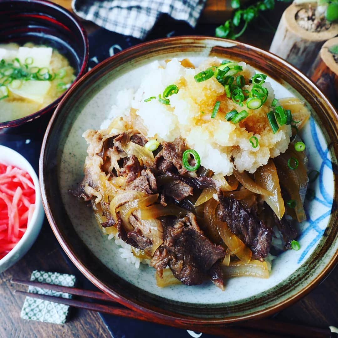 Michiko Maedaさんのインスタグラム写真 - (Michiko MaedaInstagram)「おかわりがとまらない😋🍚🍴 つゆだくおろしポン酢牛丼💕  #おろしポン酢牛丼#つゆだく #おろしポン酢#牛丼#大根おろし #おかわりがとまらない #がっつりもりもり#丼レシピ #めちゃめちゃおすすめです❤️ #レシピは後程ブログにて #IGersJP#IGersjp#IGersj#クッキングラム#デリスタグラマー#おうちごはんlover#コッタ #lin_stagrammer#kurashiru#クッキングラム#クッキングラムアンバサダー#クオカ#エルグルメ#フーディーテーブル#おうちごはんlover#おうちごはん革命#おうちカフェ」2月17日 14時29分 - shana.mama