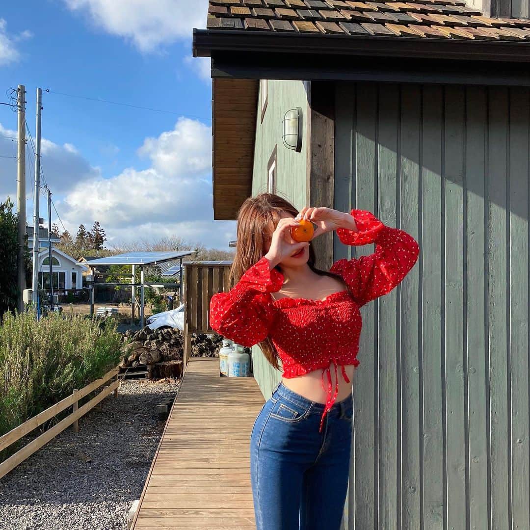 Chuuのインスタグラム：「🎀스페”설”한 설문조사 당첨자 발표🎀  스페"설"한 설문조사에 참여해주신 츄멤 여러분 정말 감사합니다! 소중한 의견 남겨주신 츄멤님들중 아래 다섯 분께-5kg 포토샵 리터쳐 스타킹 vol.1을 발송해드리도록 하겠습니다.  ⚠️당첨자 츄멤 다섯 분 hyojin820  박*진 ssumday  윤*예 bigawa40  임*영 kood1216  임*민 kattunkame 김*라  *당첨자 개별 문자 발송 예정  츄멤님들의 소중한 의견 토대로 긍정적인 변화 보일 수 있도록 더욱더 노력하는 츄 되겠습니다. 감사합니다❤️」
