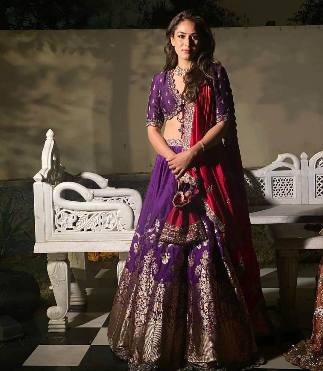 Indianstreetfashionのインスタグラム：「Aubergine x red 🤤 Just WOW! #indianstreetfashion @indianstreetfashion #indianwedding #weddings #weddingsupplier #wedding #weddingsofinstagram #instawedding  #bridesofindia #bridesofinstagram #indianbridaloutfit #bridaloutfit #weddinglook  #bridestyle #weddingtrend #jewellery #weddinginspo #weddingplanner #weddingblogger #destinationwedding #weddingchoreography #couture #weddingjewellery #weddingshopping #weddingseason #indiandesigner」
