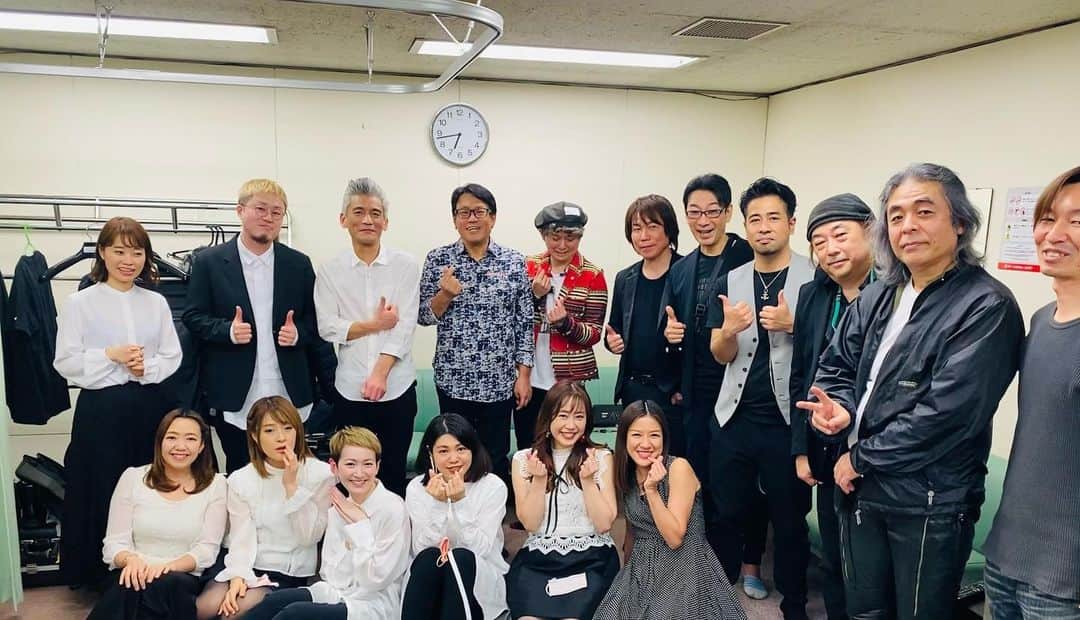 藤原佑介のインスタグラム：「昨日は収録でした！ 素晴らしい先輩方に囲まれてとても素敵なステージでした！ やっぱりせーの！で音を出すのは最高ですね！ アクリルドラムも素敵な音で鳴ってくれました！ #pearl #vicfirth #sabian」