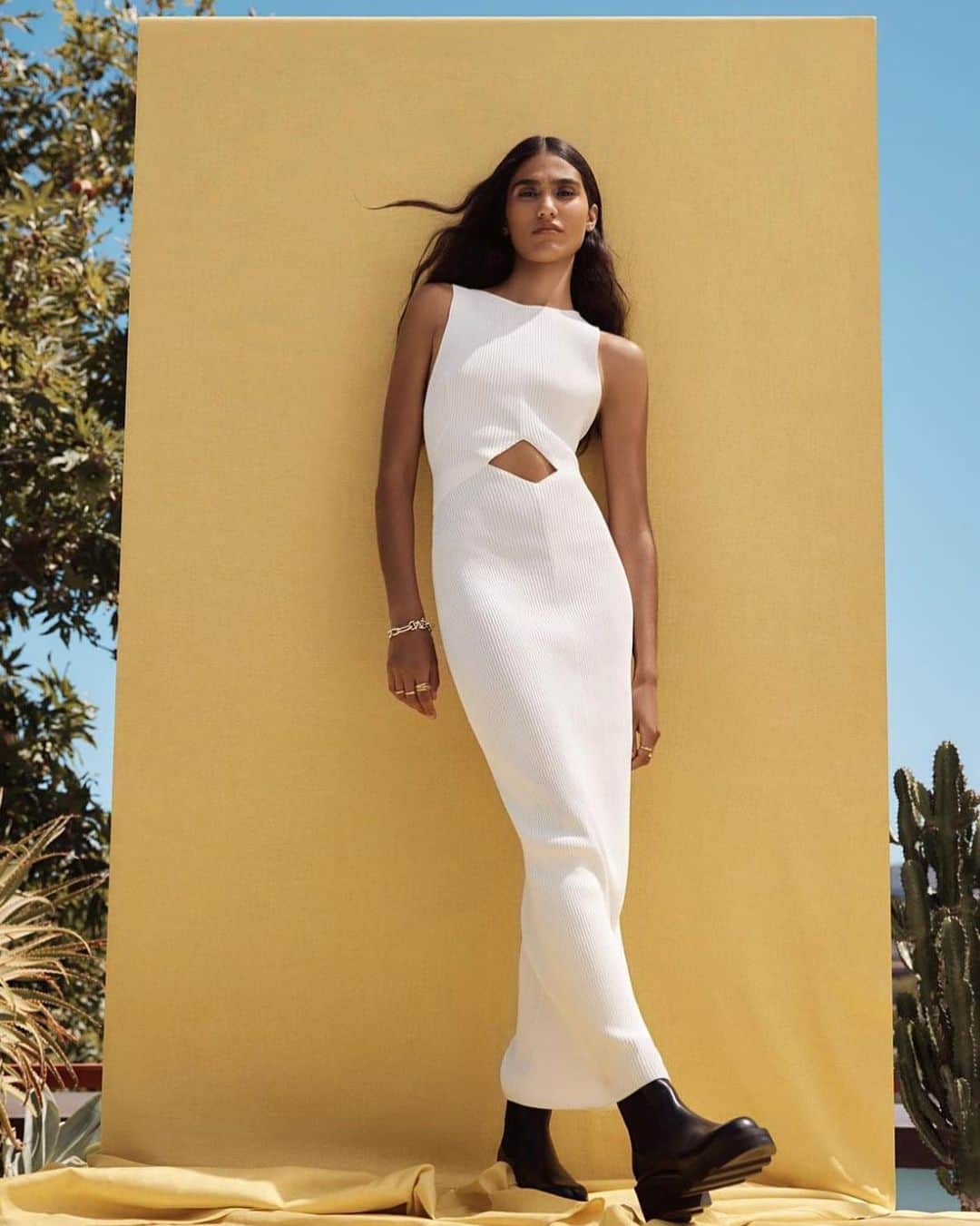ベック&ブリッジのインスタグラム：「Cool enough for the sun, warm enough for the cold. Find our new versailles knit midi online + in stores and @davidjonesstore #DJsAW21 #becandbridge」