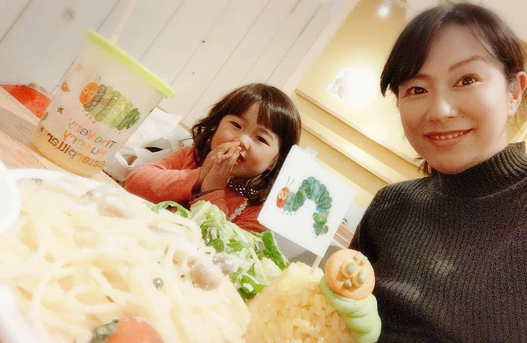 吉村美樹さんのインスタグラム写真 - (吉村美樹Instagram)「よく食べたね🤎楽しかったね🤎愛してるよ☺🤎 #母と娘 #デート #ふたり目が生まれても #デートしようね #はらぺこあおむしカフェ #☕ #美味しいね #楽しいね #サトルジャパン #ママモデル #吉村美樹 #☕」2月17日 15時03分 - yoshimuramiki0911