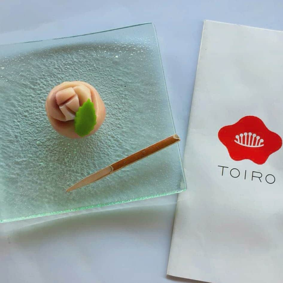 toiro_wagashiのインスタグラム：「TOGETHER WITH THE ROSES   special wagashi for this month , let's grab it in our store. We are open start 9am untill 5pm. #toirowagashi」