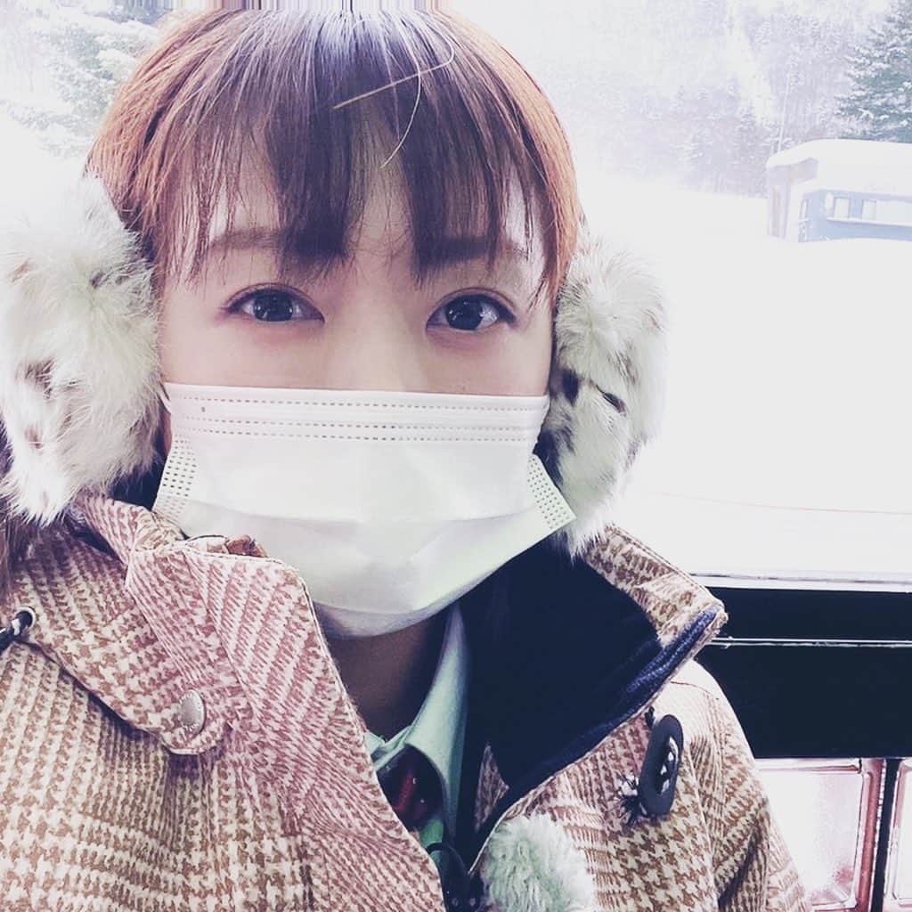 脇田唯のインスタグラム：「⛷ 今日はお外でロケ。 さ、さむい。 :(´◦ω◦｀):」