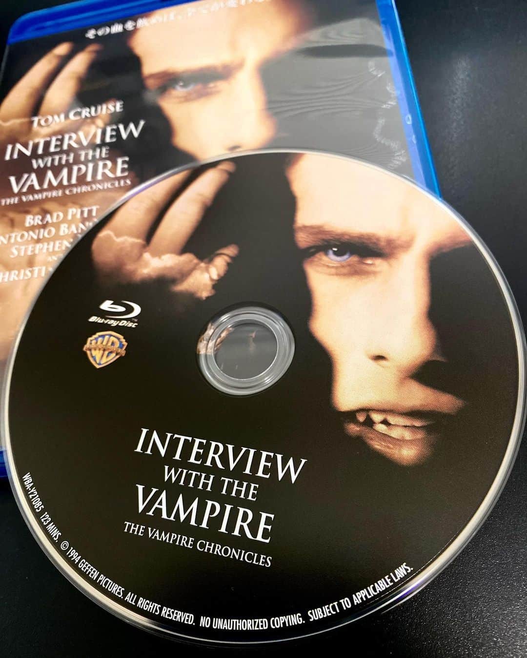 Shinnosukeさんのインスタグラム写真 - (ShinnosukeInstagram)「嗚呼、麗しのレスタト様…🧛‍♂️  #interviewwiththevampire #movie #bluray #tomcruise #vampire #lestat」2月17日 15時23分 - shinscapade