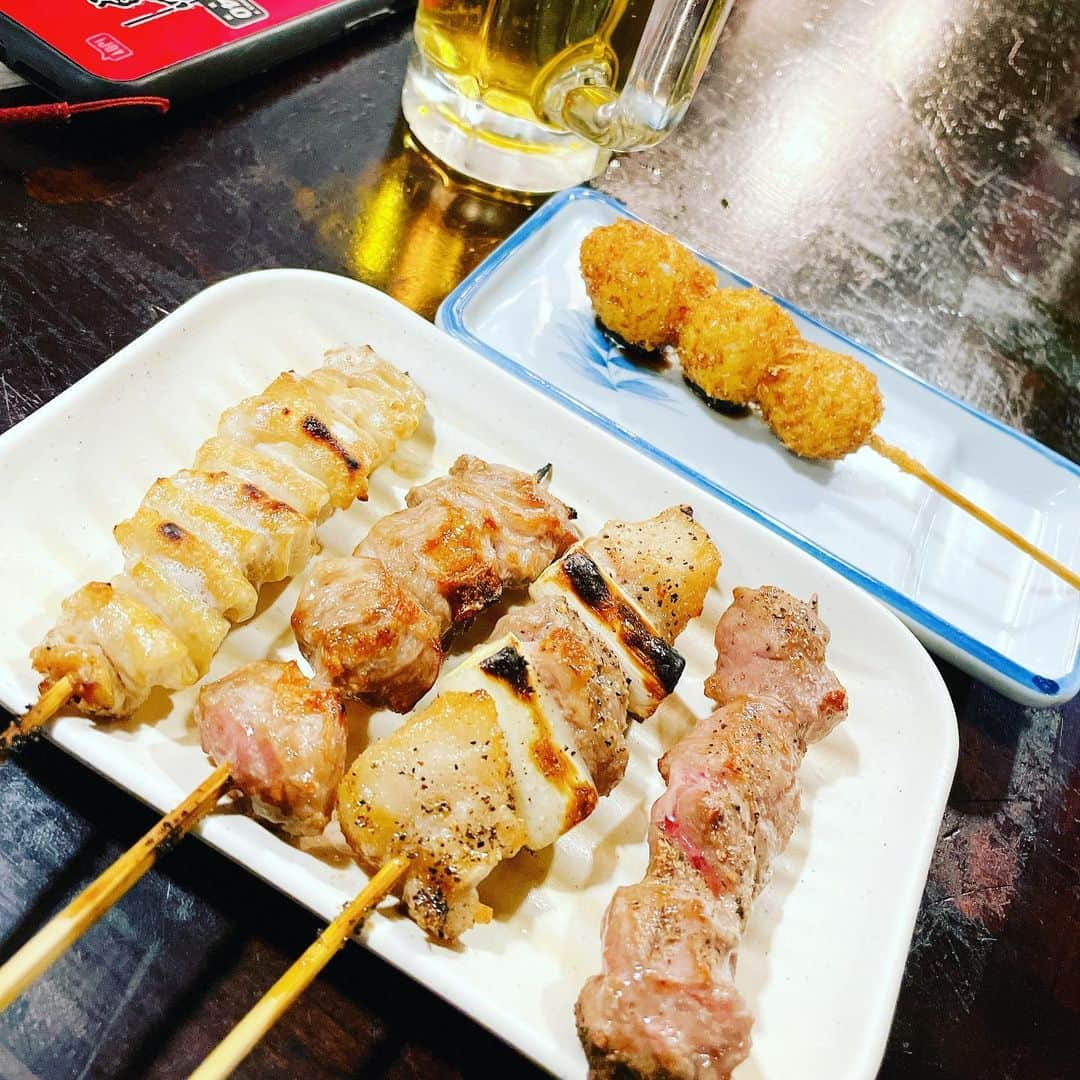 桜花由美さんのインスタグラム写真 - (桜花由美Instagram)「先月だけど、新宿の立ち飲み屋さんのおおの屋さんに行ったんだ。  緊急事態宣言中に行ったので、夕方の5時ぐらいに行った。 夕方から飲むって普段だったらなかなかしないし、飲んで8時前にはお家に居るって変な感じ。 早く緊急事態宣言が解除されて、日常に戻ると良いなぁ。  おおの屋の焼き鳥マジ美味しい。 そして安い。 なんて良いお店なんだー！  また行こ。  #wavepro ‪#プロレスラー ‬ ‪#女子プロレス‬ ‪#prowrestling‬ ‪#プロレスリングwave‬ #波ヲタ全員集合  #桜花由美 #波ヲタ #愛犬 #愛犬との暮らし  #犬  #犬のいる暮らし  #犬なしでは生きていけません会  #犬バカ #トイプードル  #トイプードルカフェオレ  #mixchannel  #mixchannelライブ配信  #mixchannel公認ライバー #ミクチャ  #ミクチャ動画 #youtube  #youtubechannel #ozアカデミー #正危軍  #投げっ波 #歌舞伎町ちゃんす  #歌舞伎町女子プロレスバーちゃんす #おおの屋」2月17日 15時39分 - ohkayumi