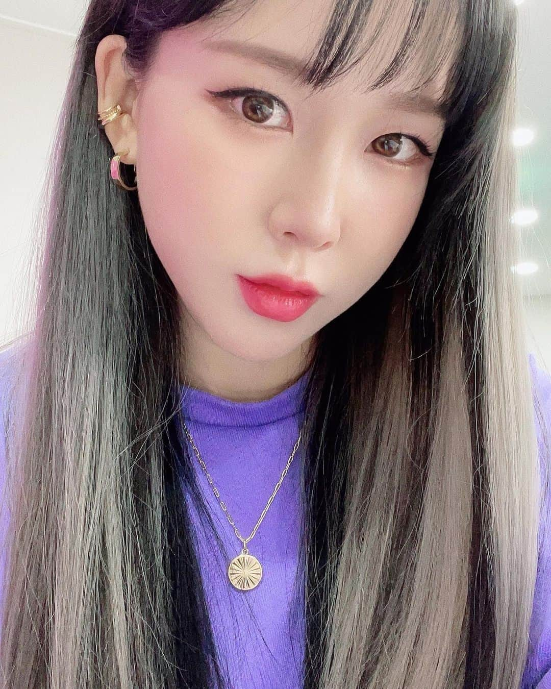 ウェイ さんのインスタグラム写真 - (ウェイ Instagram)「@analuisany #necklace  저 머리 바꿨는데..✨New hair✨」2月17日 15時48分 - baysunny