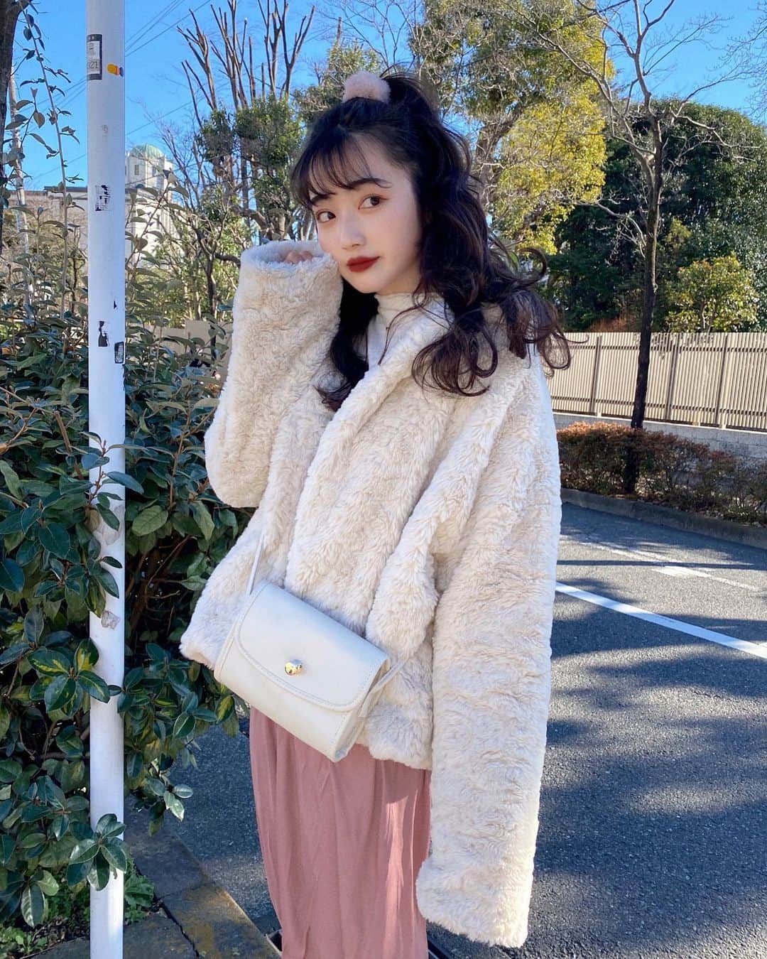 河﨑莉奈のインスタグラム：「뽕🐰💕💕💕」