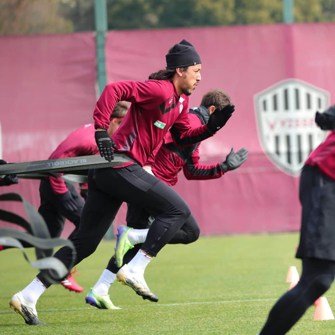 ヴィッセル神戸さんのインスタグラム写真 - (ヴィッセル神戸Instagram)「常に全力で！🏃🏻‍♂️💨 Keep pushing! 🏃🏻‍♂️💨  #vissel #visselkobe #ヴィッセル #ヴィッセル神戸 #Kobe #神戸 #WeAreKobe #KobeForeverForward #一致団結 #JLeague #Jリーグ #DAZN」2月17日 16時03分 - visselkobe