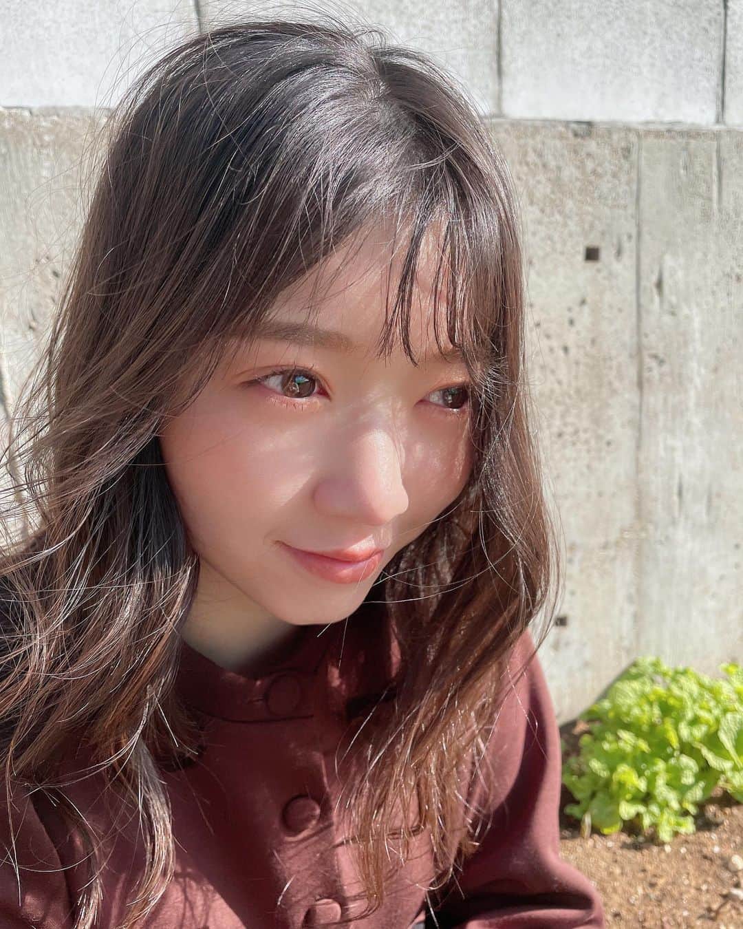 山岸理子のインスタグラム：「﻿ *﻿ 🌱🌱🌱﻿ ﻿ ﻿ 右下の草がキニナル。。。💭笑﻿ ﻿ ﻿ ﻿ ﻿ #つばきファクトリー﻿ #山岸理子﻿ #ヘアアレンジ﻿ #巻いてみた﻿ #ヨシンモリ﻿ #オレンジメイク ﻿」