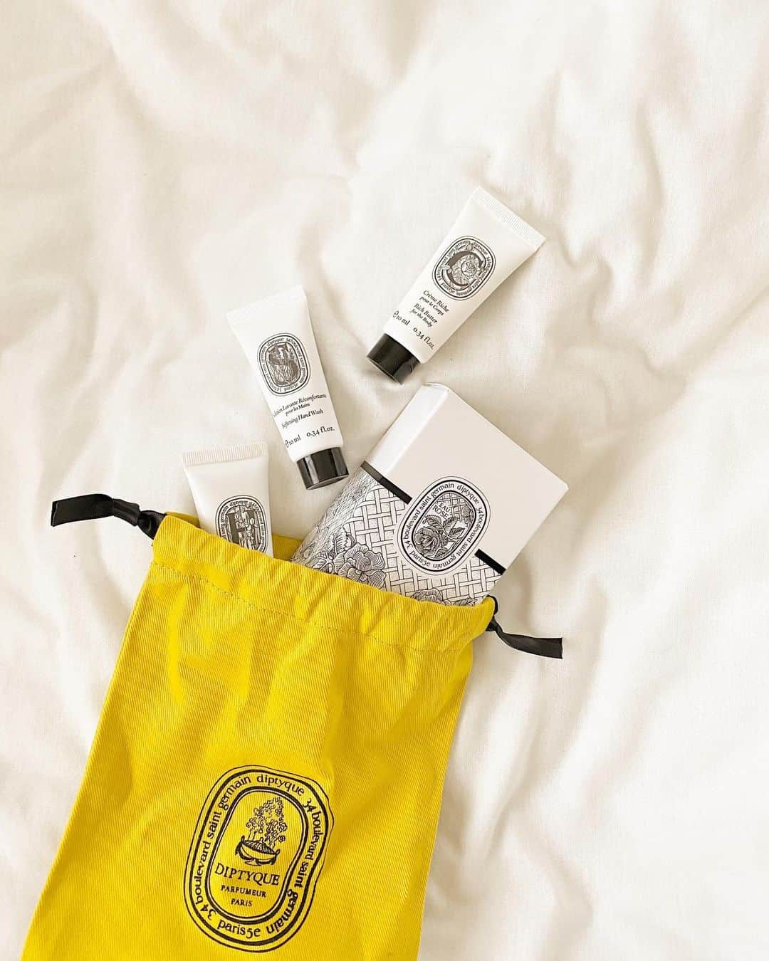 HONOKAのインスタグラム：「🌼  再就職祝いで妹から🎁  ずっと欲しかったDiptyqueのヘアフレグランス✨  嬉し過ぎる🥳  #diptyque #hairfragrance」
