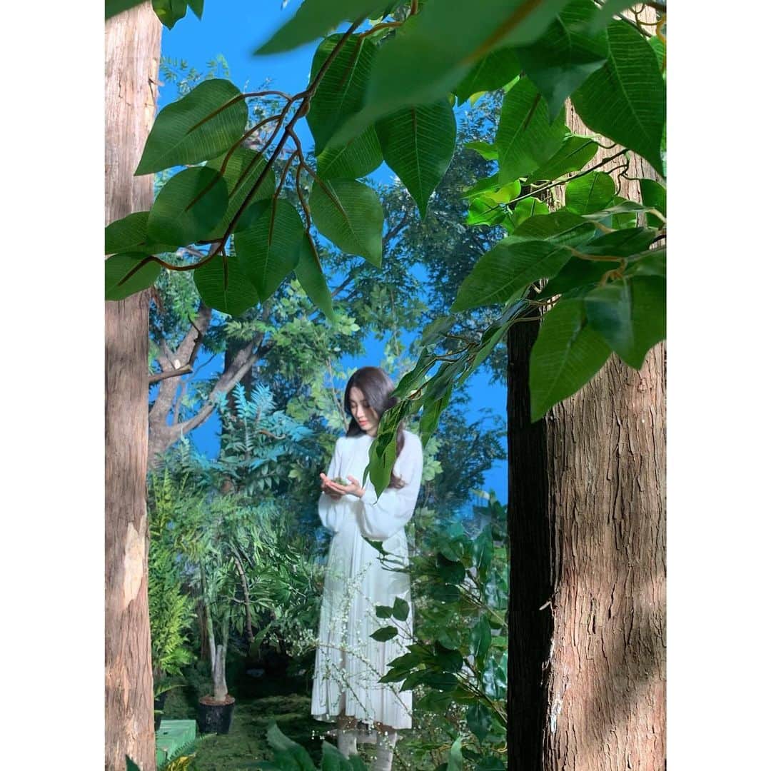 チョン・リョウォンのインスタグラム：「. 💙💚💙💚 자연과 함께하는 #cubyN coming soon 🕊🕊🕊🌳🌱🌿」