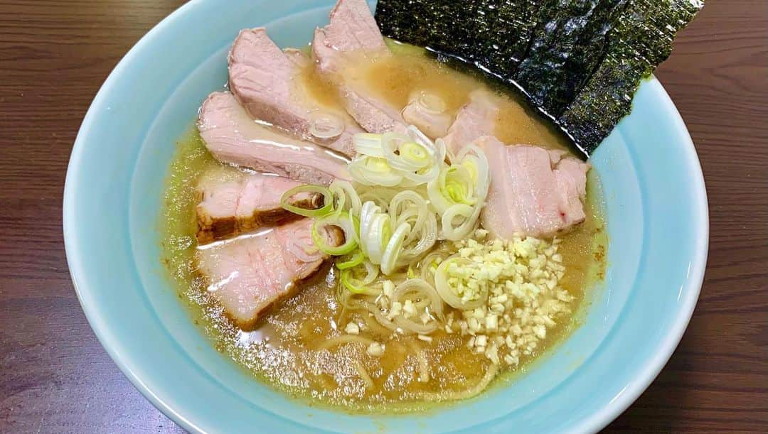 rasuさんのインスタグラム写真 - (rasuInstagram)「昨日家系風ラーメンを作ったんだけど 残ったスープを使って今日は家系風鍋٩( ᐛ )و  開けてみたら想像以上に家系だった」2月17日 16時27分 - rashu_eat