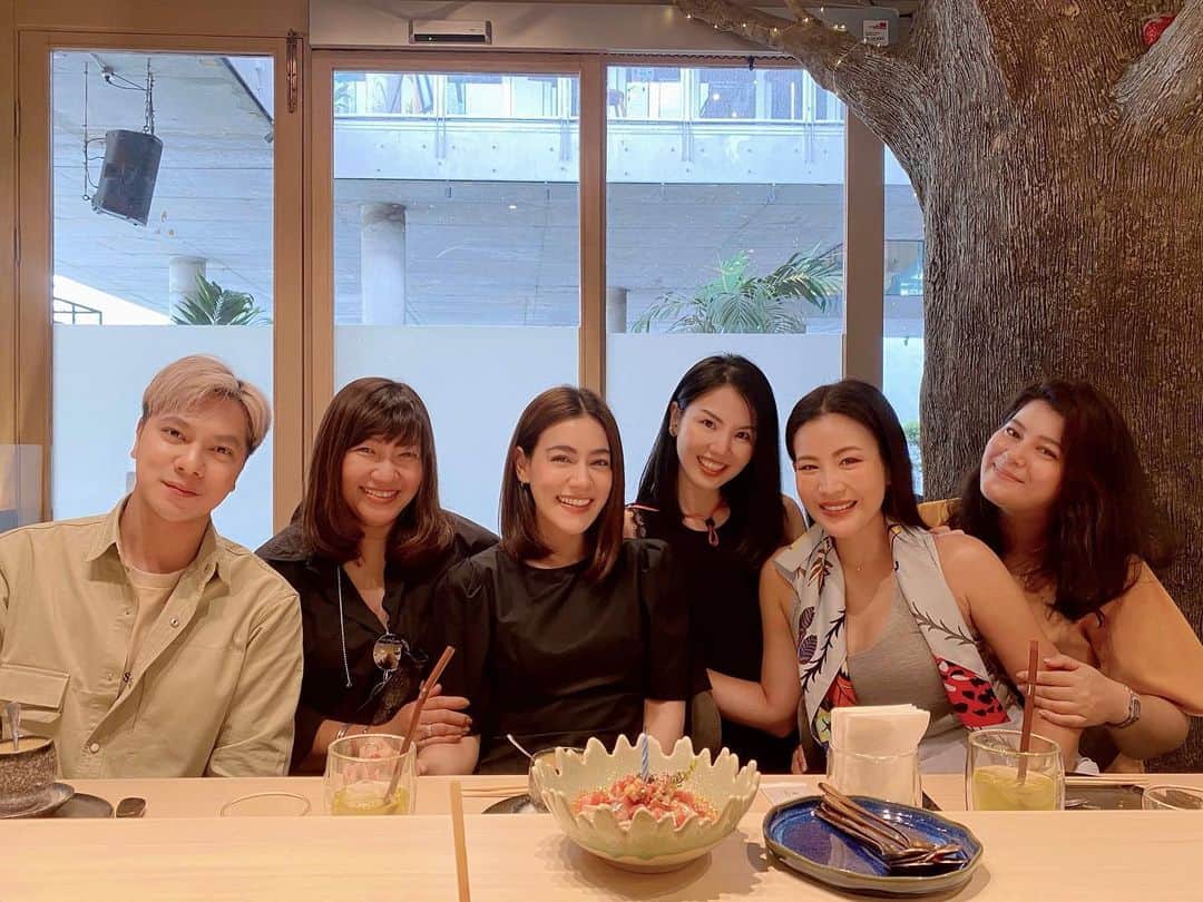 キンバリー・アン・ウォーテマス・ティアムシリのインスタグラム：「Thank you for this special lunch and belated birthday sushi cake naka ❤️🍣」
