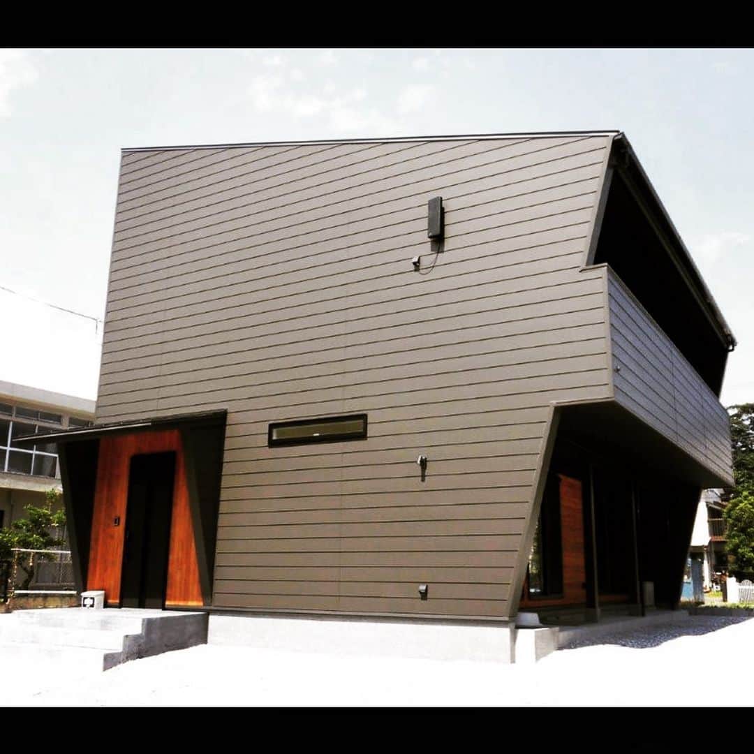 株式会社大和建設のインスタグラム：「瀬戸西町T様邸  #新築#建築#マイホーム#家#家づくり#外壁#クールブラウン#高知#大和建設」