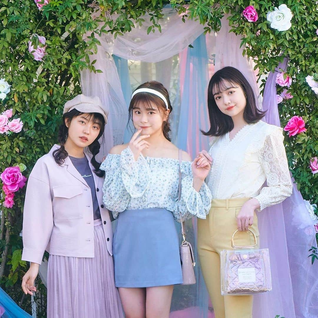 Popteenさんのインスタグラム写真 - (PopteenInstagram)「Popteen3月号『春のトレンドキーワード』企画でガーリーブランドを担当した、まりくま＆ありぽん＆いっちー💕  春オススメのアイテムや着こなしを提案してるよ😀透け素材、エナメル、カラーレザーetc.春が待ち遠しい～🌸  #Popteen#レギュラーモデル#まりくま#ありぽん#いっちー#春#トレンド#人気ブランド#あか抜け#春コーデ」2月17日 16時36分 - popteen_official