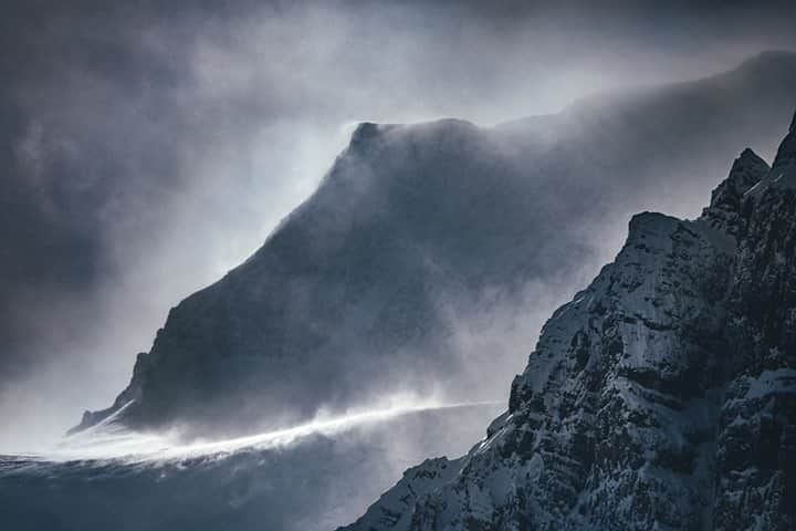 National Geographic Travelさんのインスタグラム写真 - (National Geographic TravelInstagram)「Photo by @kahliaprilphoto / Wild winds whip snow off the peaks and glaciers, making for a wild day of harsh conditions and frigid temperatures in the Canadian Rockies.」2月17日 16時40分 - natgeotravel