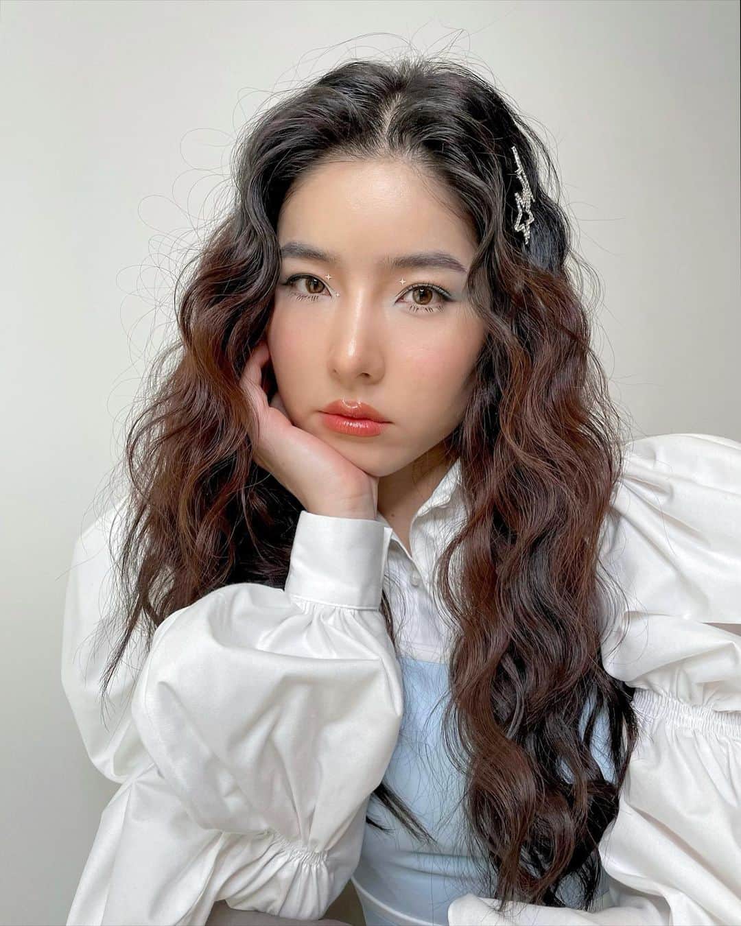 GYEON SEOのインスタグラム：「_* cotton candy 🍭  . . @yalemakeup_st  @ballnehair」