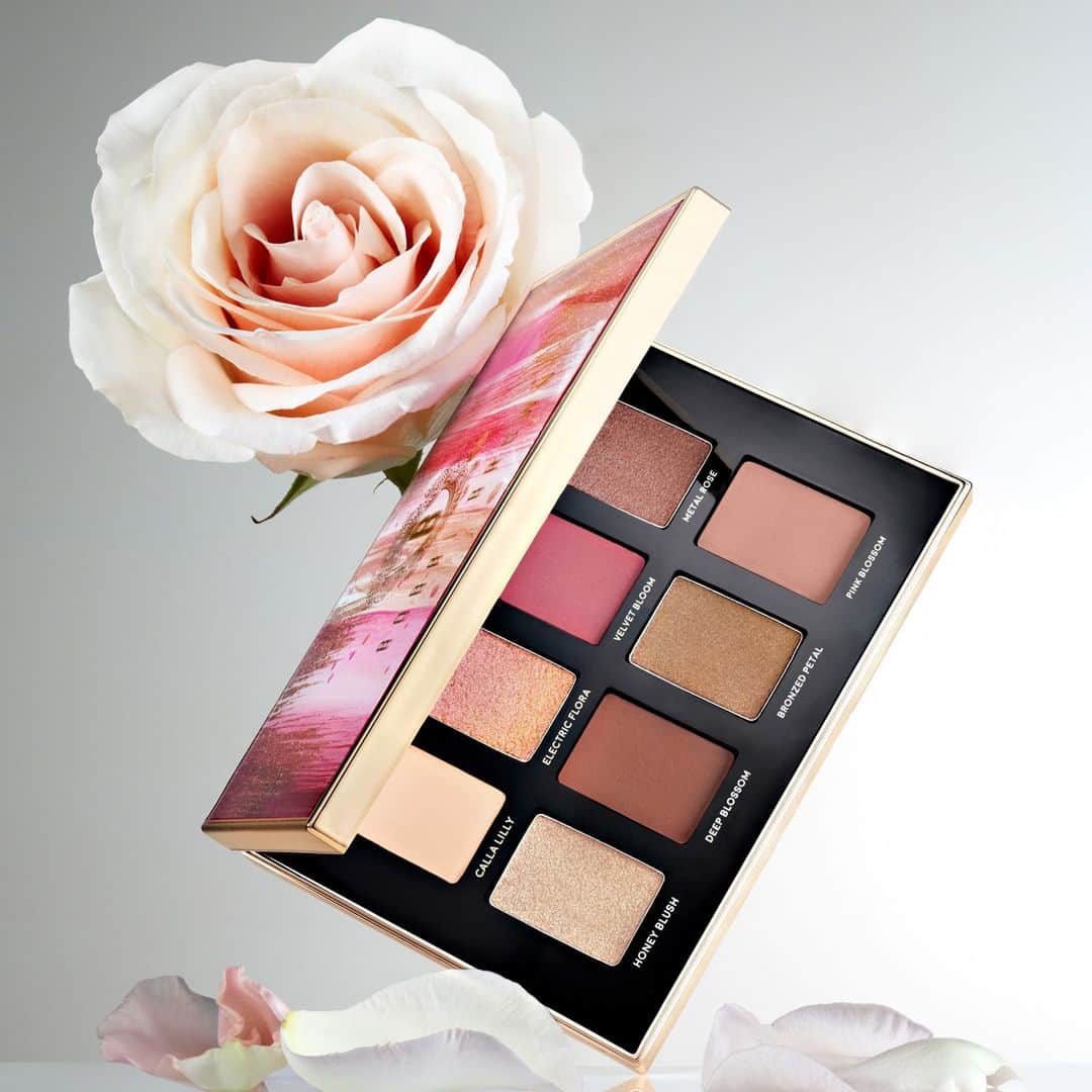のインスタグラム：「LUXE METAL ROSE EYE SHADOW PALETTE - パワーに満ちあふれたリュクスな女性らしさを目元に 一輪の花が持つ、豊かな表現力をひとつひとつの色に体現し、パレットに閉じ込めました  《 #リュクスメタルローズアイシャドウパレット 》 ✔2021年3月5日（金）限定発売 *2021年2月26日（金）公式オンラインショップ先行発売  #LuxeMetalRoseEyeShadowPalette #BobbiBrown #ボビイブラウン  #eyeshadow #eyeshadowpalette #eyemakeup #アイシャドウ #アイシャドウパレット #アイメイク #目元メイク #限定品 #春メイク #春コスメ」