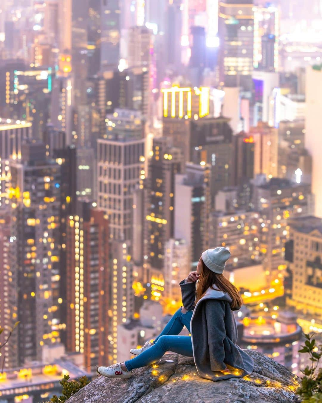 Canon Asiaさんのインスタグラム写真 - (Canon AsiaInstagram)「Cluttered backdrop 😵 ? Utilise a shallow depth of field to create a dreamy background while the focus is kept sharp on your foreground subject! ⁣ .⁣ For this shot, the busy cityscape has been transformed with an eye-pleasing bokeh effect, a great contrast to the hustle and bustle.⁣ .⁣ 📷 Image by @sheryltungg using the Canon EOS R • RF70-200mm F2.8 L IS USM • f/3.5 • ISO 400 • 1/4 • 100mm⁣ .⁣ Have a great shot to share? Tag them with #canonasia or submit them on My Canon Story, link in bio!⁣ .⁣ #canonasia #photography #explore #bokeh #landscape #whitespace #cityscape #lighting #background #structure #composition #colours  #minimalistic #canon #lens #inspiration #subject #aesthetic #hongkong」2月17日 17時01分 - canonasia