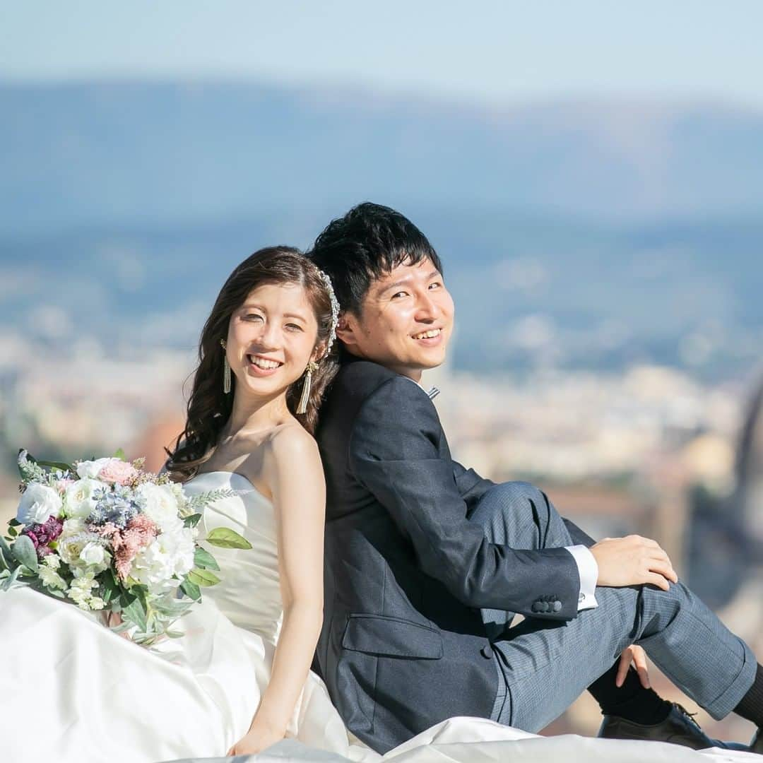 ラヴィ•ファクトリーさんのインスタグラム写真 - (ラヴィ•ファクトリーInstagram)「. 【写真で叶える結婚式】 . さあ、本日の主役はおふたり。 世界に一つだけの "ウェディングストーリー"の撮影の始まりです。 舞台はイタリアのフィレンツェ＊ ダイナミックな光景に見守られる中夢のような体験を。 —————— ラヴィファクトリーフィレンツェ: @firenze_laviephotography  AREA:ITALY,FIRENZE —————— @laviefactoryをフォローして #laviefactory #ラヴィファクトリー のハッシュタグをつけて お写真を投稿してみてくださいね✳︎ . こちらの公式IG（@laviefactory） で取り上げさせていただきます✨ #wedding#weddingphotography #ラヴィファクトリー #laviefactory #photo #生きる写真 #ハートのある写真 #instawedding #結婚写真 #ウェディング #ウェディングフォト #撮影指示書 #ロケーションフォト #前撮り #プレ花嫁 #結婚準備 #写真好きな人と繋がりたい #フォトウェディング #卒花 #前撮り #後撮り #ウェディングニュース #プラコレ #フィレンツェ #フィレンツェ前撮り #ハネムーン #海外ウェディング #海外フォト」2月17日 17時13分 - laviefactory