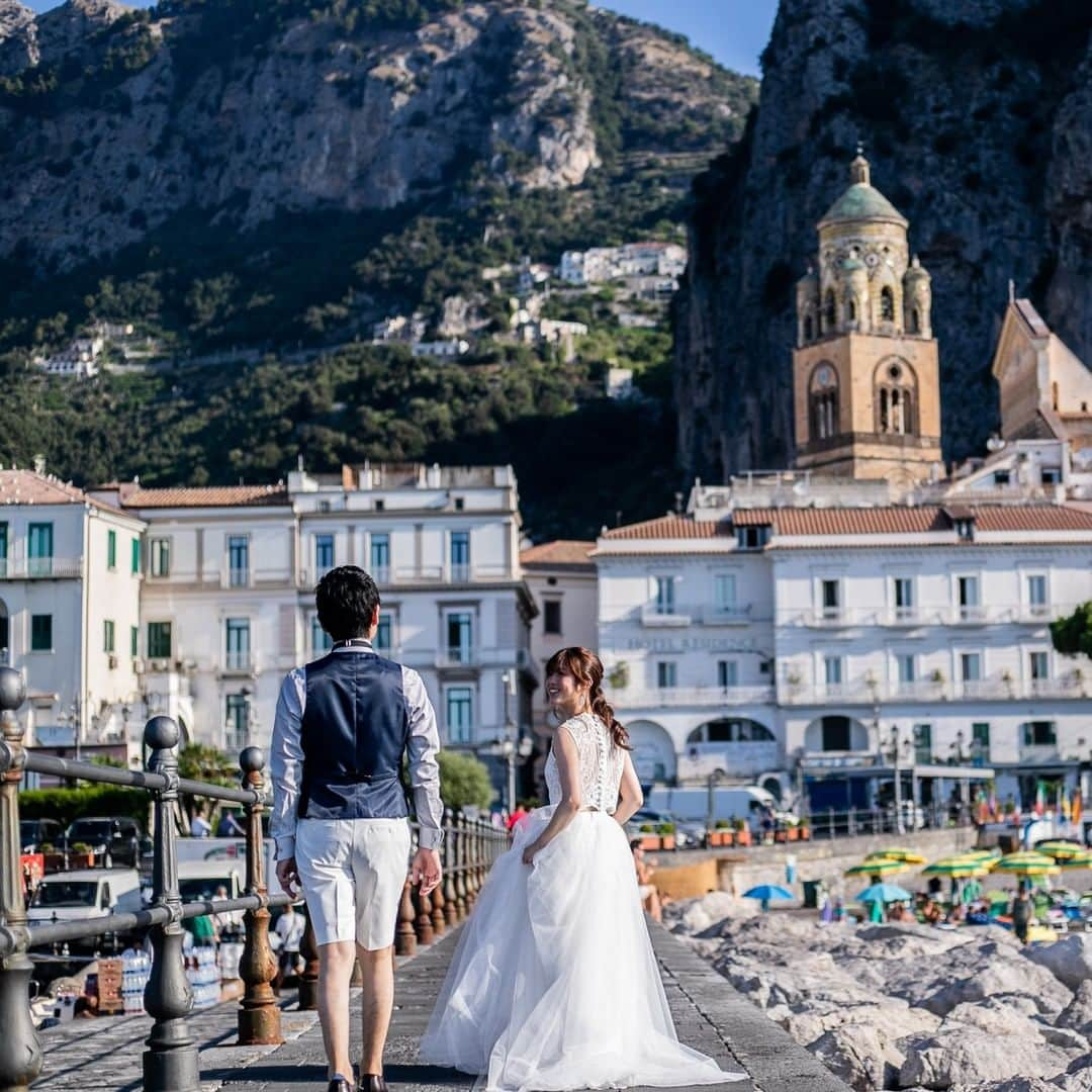 ラヴィ•ファクトリーさんのインスタグラム写真 - (ラヴィ•ファクトリーInstagram)「. 【写真で叶える結婚式】 . さあ、本日の主役はおふたり。 世界に一つだけの "ウェディングストーリー"の撮影の始まりです。 舞台はイタリアのフィレンツェ＊ ダイナミックな光景に見守られる中夢のような体験を。 —————— ラヴィファクトリーフィレンツェ: @firenze_laviephotography  AREA:ITALY,FIRENZE —————— @laviefactoryをフォローして #laviefactory #ラヴィファクトリー のハッシュタグをつけて お写真を投稿してみてくださいね✳︎ . こちらの公式IG（@laviefactory） で取り上げさせていただきます✨ #wedding#weddingphotography #ラヴィファクトリー #laviefactory #photo #生きる写真 #ハートのある写真 #instawedding #結婚写真 #ウェディング #ウェディングフォト #撮影指示書 #ロケーションフォト #前撮り #プレ花嫁 #結婚準備 #写真好きな人と繋がりたい #フォトウェディング #卒花 #前撮り #後撮り #ウェディングニュース #プラコレ #フィレンツェ #フィレンツェ前撮り #ハネムーン #海外ウェディング #海外フォト」2月17日 17時13分 - laviefactory