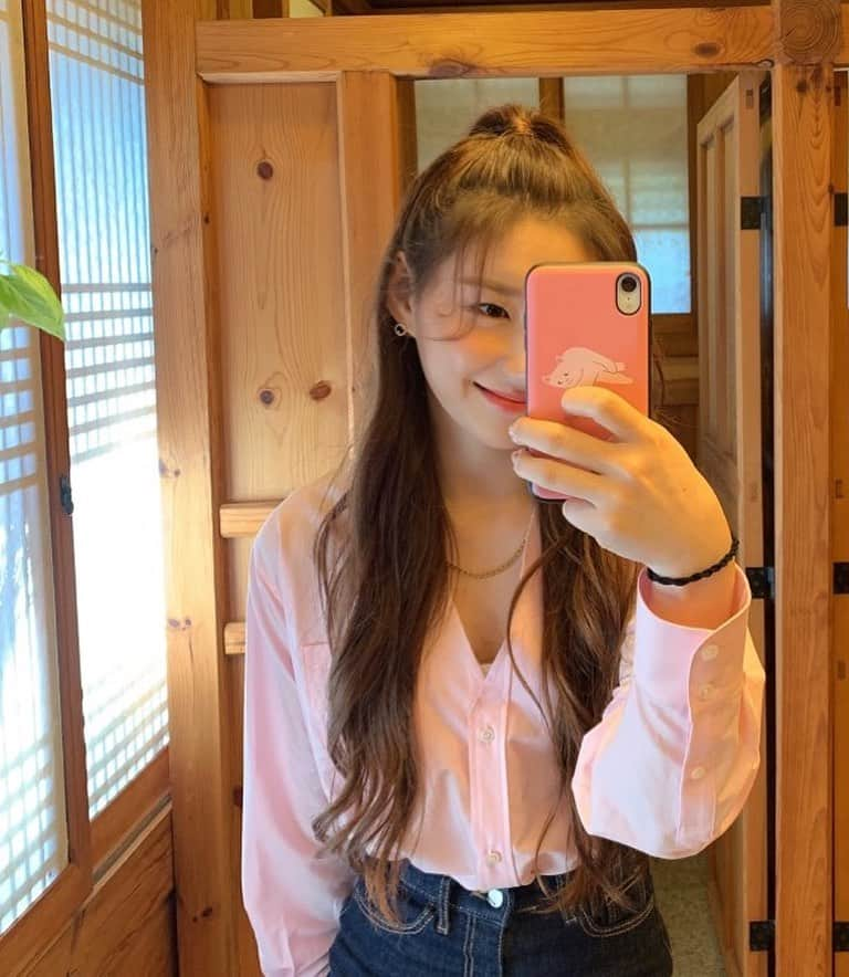 チェリョンのインスタグラム：「mirror selca 🥺💕」