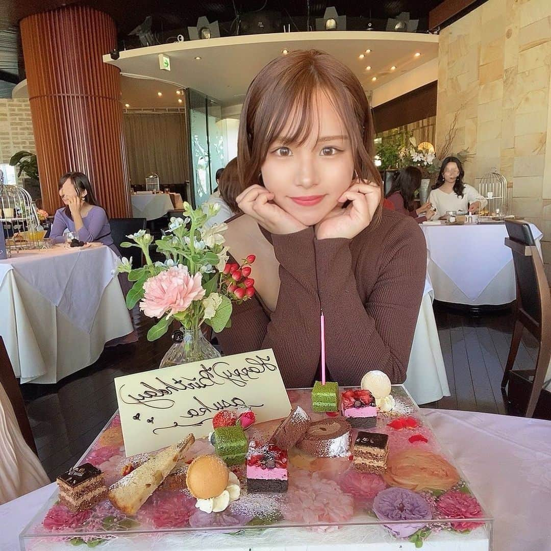 あすぽんさんのインスタグラム写真 - (あすぽんInstagram)「再投稿🥺💐 めちゃくちゃ可愛い誕生日プレート🎂💕 . . . 間違えて消しちゃった🥺 . . .  #アフターヌーンティー#誕生日ケーキ#誕生日プレート#お祝いしてもらった #ありがとう#ケーキ#afternoontea#likeme#followme #생일#친구해요#팔로우환영#좋아요환영」2月17日 17時20分 - _asu215