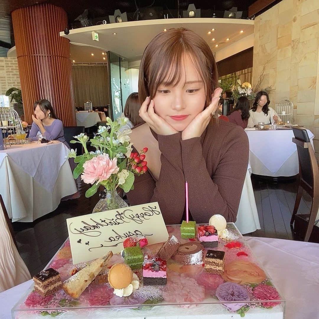 あすぽんさんのインスタグラム写真 - (あすぽんInstagram)「再投稿🥺💐 めちゃくちゃ可愛い誕生日プレート🎂💕 . . . 間違えて消しちゃった🥺 . . .  #アフターヌーンティー#誕生日ケーキ#誕生日プレート#お祝いしてもらった #ありがとう#ケーキ#afternoontea#likeme#followme #생일#친구해요#팔로우환영#좋아요환영」2月17日 17時20分 - _asu215