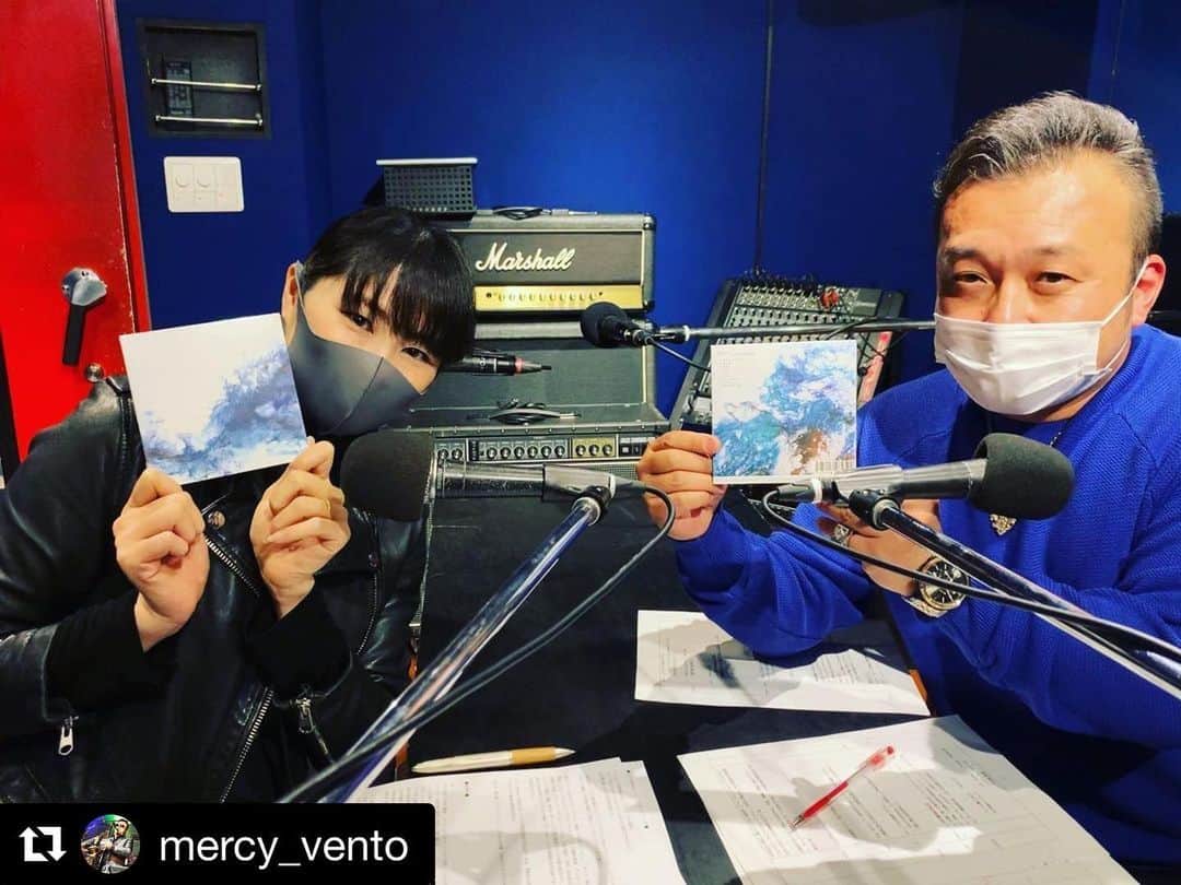 のインスタグラム：「今日はラジオ収録でした。 バークリー出身のサックスプレイヤー荒川将司さんがMCをつとめる『Jazzin' Soul』にて、アルバムについて、制作の裏側などのお話をしてきました！  3/4〜3/14の間で、各地FM局、Listen Radio(リスラジ)で聴くことができます。 また近くなったらお知らせしますね〜✨  #Repost @mercy_vento ・・・ Jazzin' Soul 2組目、収録終了。  シンガーソングライター  Jun Futamataさん  多数のTVCM、メジャーアーティストサポート、劇伴歌唱に参加。  2/10リリース『Gravity』から2曲お届け。  楽しい収録でした😊 ありがとうございました‼️  #radio #jazzinsoul #荒川将司  #voice #singer #singersongwriter #junfutamata #gravity」