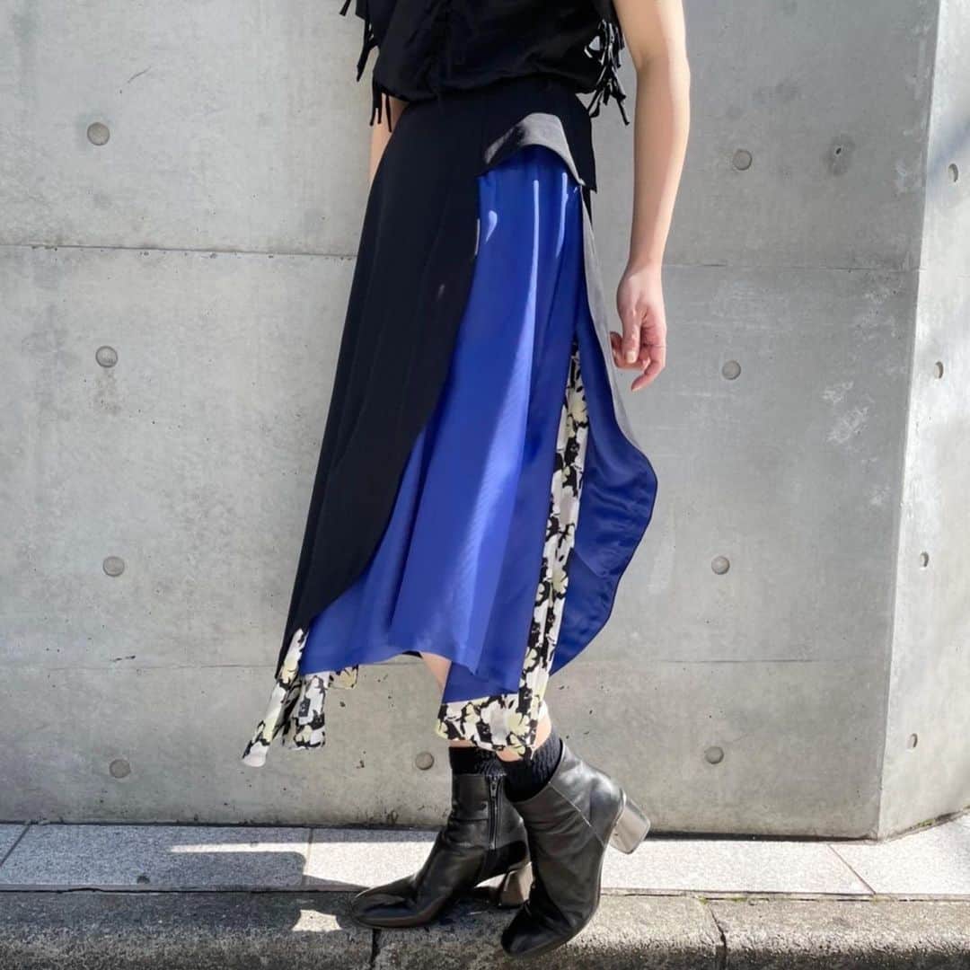 MIDWEST TOKYO WOMENのインスタグラム：「@togaarchives  . ACETATE TWILL SKIRT ¥53,000(+Tax) 34.38size . スタッフ身長160cm サイズ34着用 . #togapulla #toga #togaarchives #トーガ #トーガプルラ #midwest_official」