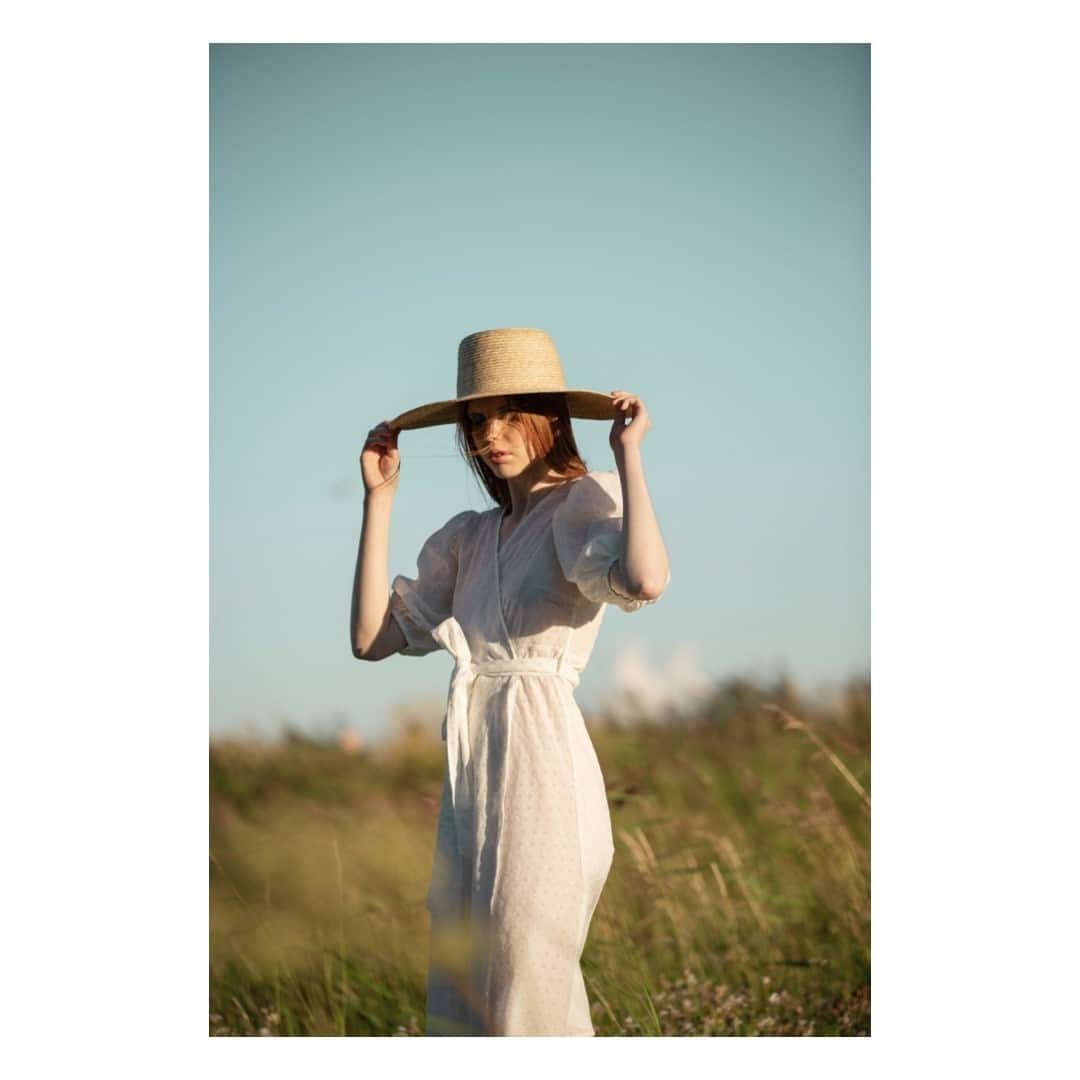 イヴァナ ヘルシンキのインスタグラム：「Have a lovely Wednesday💕  #IvanaHelsinki #Flashesvol3 #Fashion」