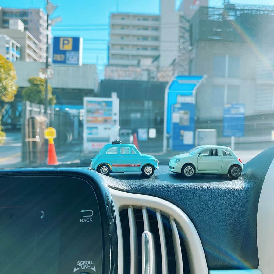 関口愛美さんのインスタグラム写真 - (関口愛美Instagram)「💙FIAT500 in FIAT500💚  #fiat #fiat500 #フィアット #チンクエチェント #ミニカー #carinstagram #instacar #ミントグリーン #ドライブ」2月17日 17時44分 - sekiguchiaimi