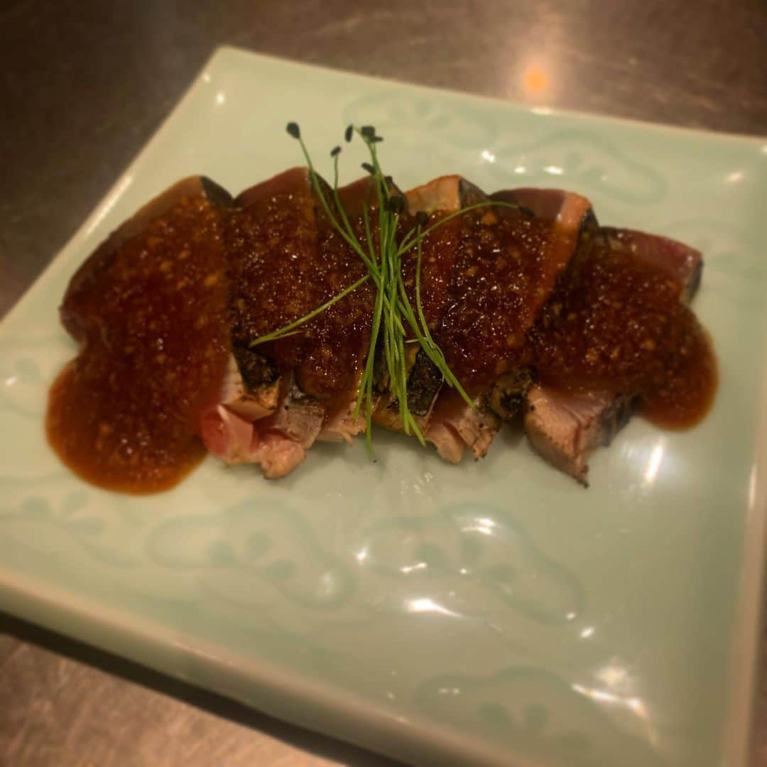 池袋寅箱さんのインスタグラム写真 - (池袋寅箱Instagram)「カツオのわら焼きと日本酒でちょい呑みいかがですか！ . 本日もお待ちしております！ .  3月5日金曜日 鰻丼1000円でお出しします！ . 鰻重より多めに鰻乗っけちゃいますね！ . かなりお買い得なので是非来て下さいね！ . #池袋寅箱 #鰹のわら焼き #日本酒 #3月5日 #鰻丼 #1000円 #池袋グルメ #池袋西口 #居酒屋」2月17日 17時45分 - ikebukurotorabako