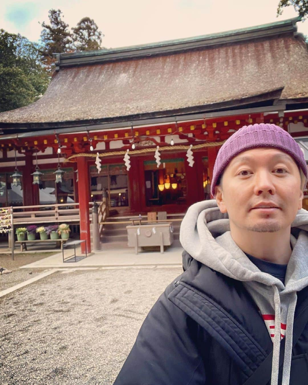 SHOCK EYEさんのインスタグラム写真 - (SHOCK EYEInstagram)「いつかの石上神宮⛩ 日本最古の神社の一つで、 神剣を祀ってる珍しい神社🗡✨ ピンチをチャンスに変えたり、 起死回生を願う人は是非😌 ここに祀られてる社宝で国宝の「七支刀」は、鬼滅の刃の上弦の壱、黒死牟の刀みたいなんだよ😳✨  #石上神宮 #奈良 #神社 #七支刀 #剣」2月17日 17時47分 - shockeye_official