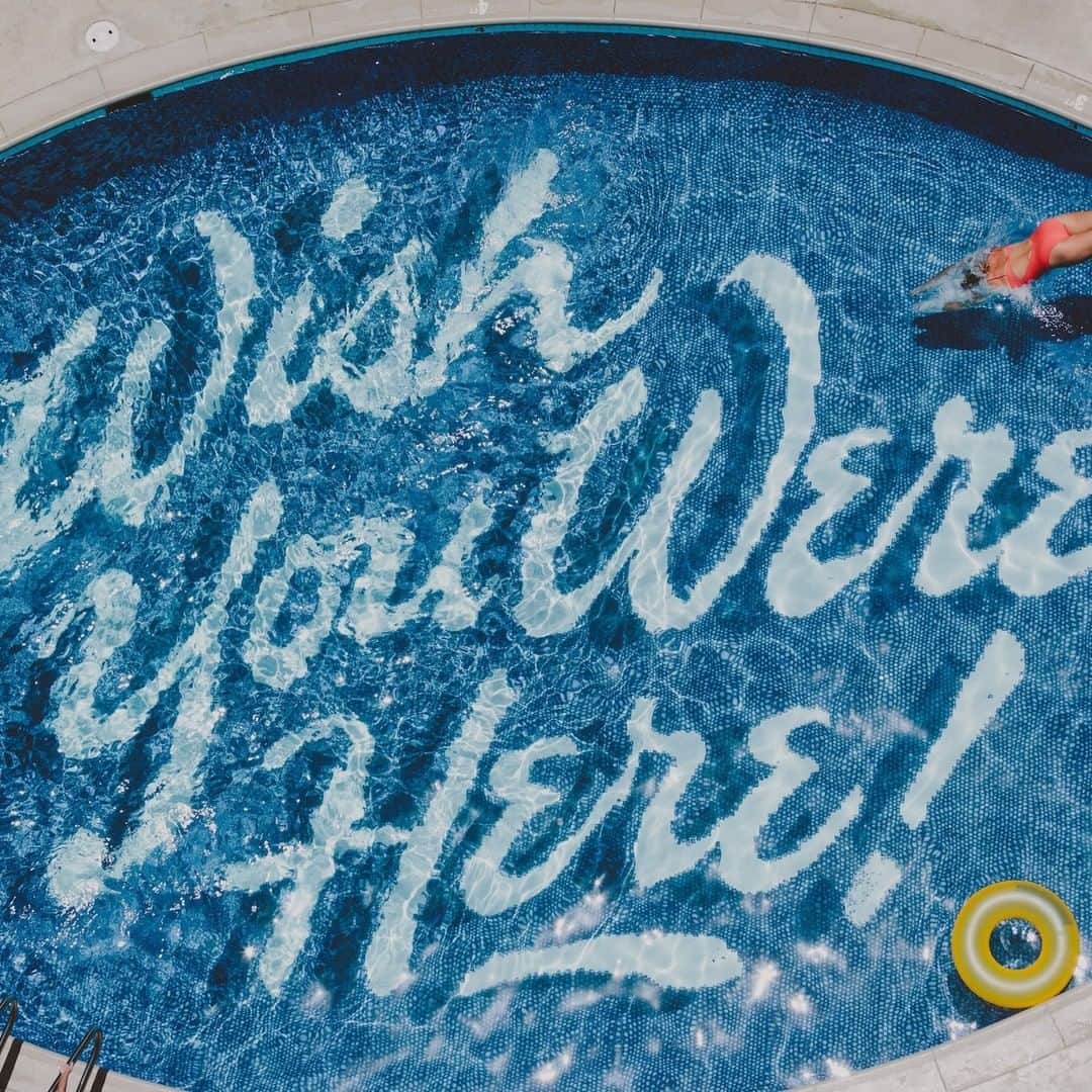 星野リゾートのインスタグラム：「【星野リゾートの施設紹介】 サーフジャック ハワイ - The Surfjack Hotel & Swim Club  ワイキキを満喫する、レトロ・ブティックホテル。利便性の高いワイキキの中心地に位置し、ビーチやショッピングエリアに徒歩でアクセスできます。館内は1960年代のミッドセンチュリーハワイを感じるレトロな雰囲気。親近感がわく、オハナフレンドリーなサービスでワイキキを満喫する滞在を演出します。  The true soul of Waikiki ‐ Where mid-century inspiration and modern adventurers meet  ▼おすすめのポイント▼ ①ワイキキを満喫する、レトロ・ブティックホテル ②世界中のお客様とハワイの地元コミュニティーを繋ぐイベント ③親近感がわく、Ohana（ハワイ語で家族的の意）フレンドリーなサービス  #HoshinoResorts #星野リゾート #TheSurfjack #サーフジャックハワイ #Hawaii #Honolulu #ハワイ #ホノルル #ハワイ旅行 #HawaiiTrip」