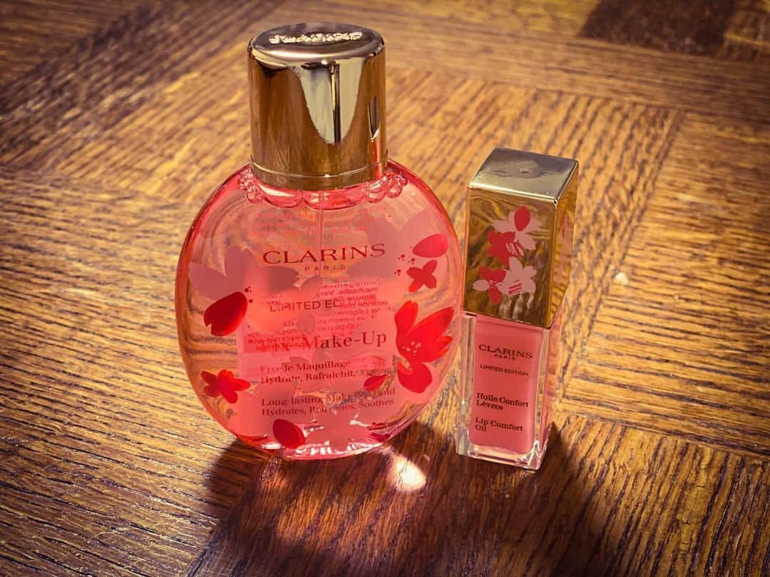 AYASAさんのインスタグラム写真 - (AYASAInstagram)「🌸 サクラコレクション可愛すぎてゲットしてしまった…🥰 #clarins #クラランス  #コンフォートリップオイル  #フィックスメイクアップ  #春コスメ #春コスメ2021」2月17日 17時51分 - ayasa_doya