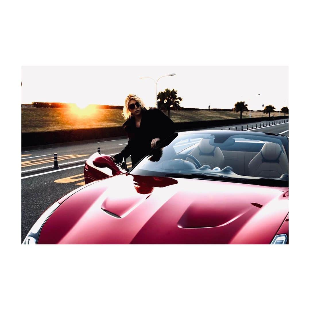 ROLANDさんのインスタグラム写真 - (ROLANDInstagram)「- - 街乗りにベストなフェラーリ🚗 小さくてオススメ。 - 最近自分で車運転する機会減って寂しいな… 久しぶりにドライブでも行ってこよ。 - #FerrariCaliforniaT #drive @428.kei」2月17日 17時56分 - roland_0fficial