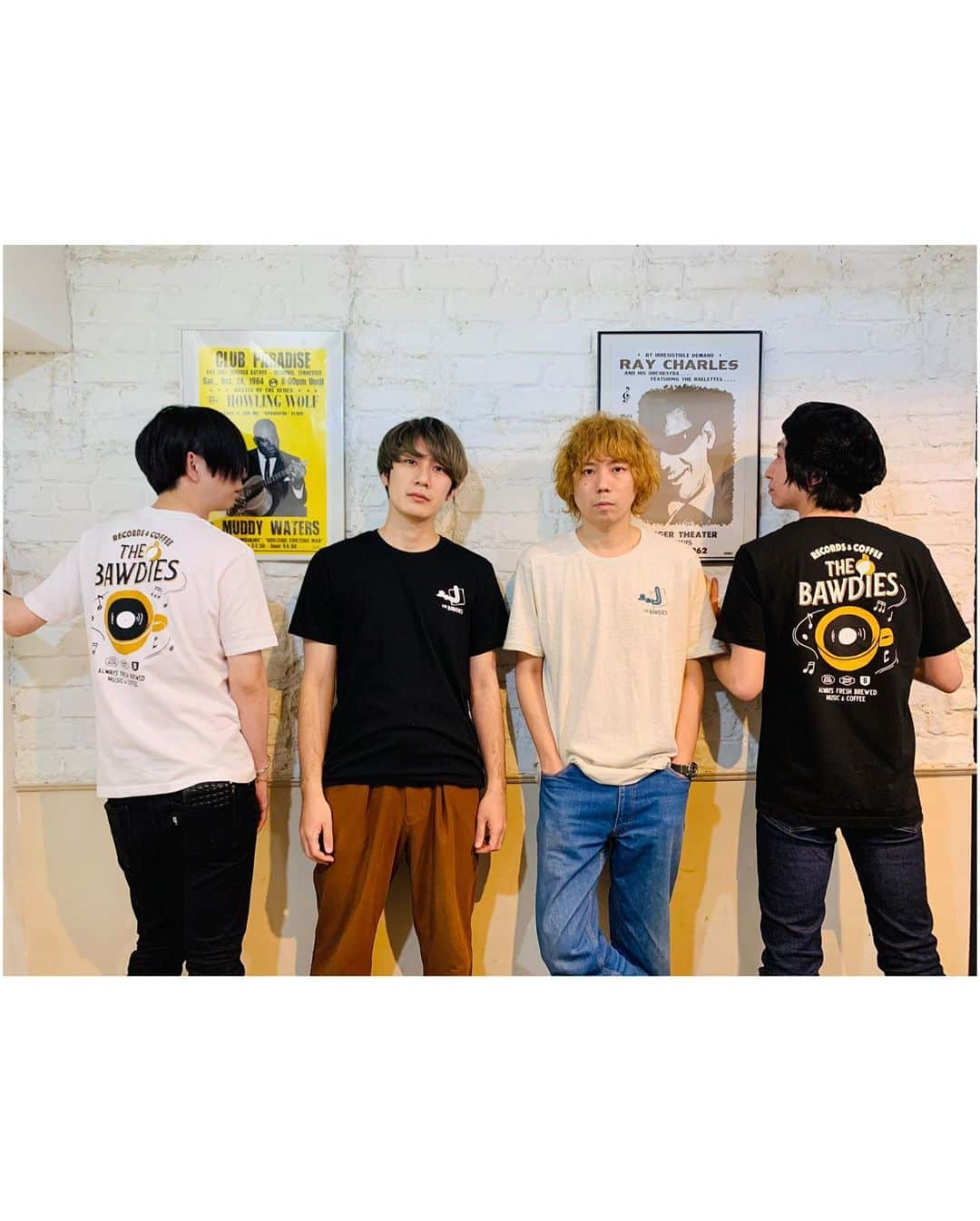 THE BAWDIESさんのインスタグラム写真 - (THE BAWDIESInstagram)「【本日24時〆切！】 NEW GOODS受注販売中！  …の舞台裏。。本当は動画のとおり、、アイツ（TAX万太郎）から奴隷のように罵声を浴びせられながら、涙を堪えながら私とマーシーくんは撮影していたんです。写真2のマーシーさんの怯えた左手を見て下さいよ！！これが証拠になって、より良い社会になれば良いですね。By Roy  ということで！ HOTでSOULな珈琲を提供する架空のレコード屋をテーマに 初のドリップバッグコーヒーやTシャツ、トートバックが新登場！  受注受付は、本日2/17の24時まで！なので、宜しくお買い逃しなくお願いでございます！  #bawdies #NewGoods受注販売中 #本日24時締め切りなのです #THE告発 #社会の闇を切り裂くムービー」2月17日 18時06分 - thebawdies