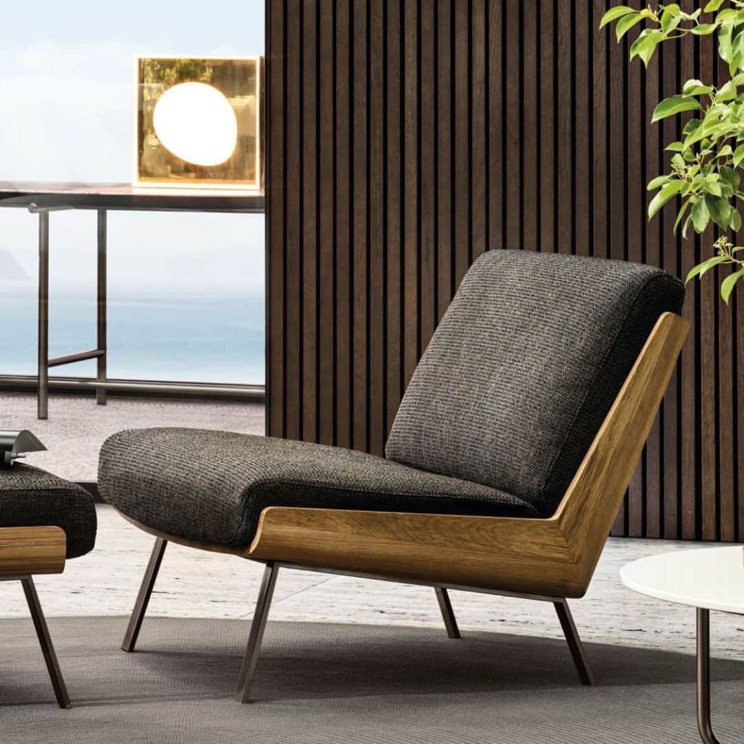 Minotti Londonさんのインスタグラム写真 - (Minotti LondonInstagram)「Give your outdoor furnishing a new life into the contemporary style with Daiki Outdoor Collection by Marcio Kogan / studio mk27.  A design that reinterprets the American mid-century atmospheres. Its clean, exquisite teak working technique and balanced proportions make it more appealing for an outdoor set-up.  Tap the link in our bio to explore the Daiki Outdoor Collection.  #minotti #minottilondon #madeinitaly #interiordesign #furnitures #luxuryfurniturelondon #furnituredesign」2月17日 18時00分 - minottilondon