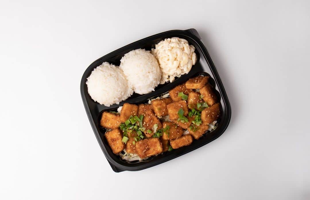 Zippy's Restaurantsのインスタグラム：「If you love our cult favorite Korean Fried Chicken, try its vegetarian counterpart, our Fried Tofu with Korean Sauce. Served as a Plate, Salad or Sandwich and available throughout Lent.」