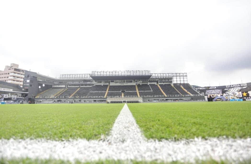 コリンチャンスさんのインスタグラム写真 - (コリンチャンスInstagram)「O estádio da Vila Belmiro está preparado desta forma para receber o #ClássicoAlvinegro entre Corinthians e Santos pela 33ª rodada do @brasileirao!⠀ ⠀ 📸 Rodrigo Coca/Ag. Corinthians ⠀ ⠀ #SANxSCCP #VaiCorinthians #VitaminasNeoQuimica #Nike #Bmg #CorinthiansEPositivo #Matrix #Midea #Poty #Serasa #Orthopride #BrahmaNoBandoDeLoucos #CartãodeTodosCorinthians #AleCombustíveis #DoTerra #Hapvida #GaleraBET」2月18日 5時01分 - corinthians