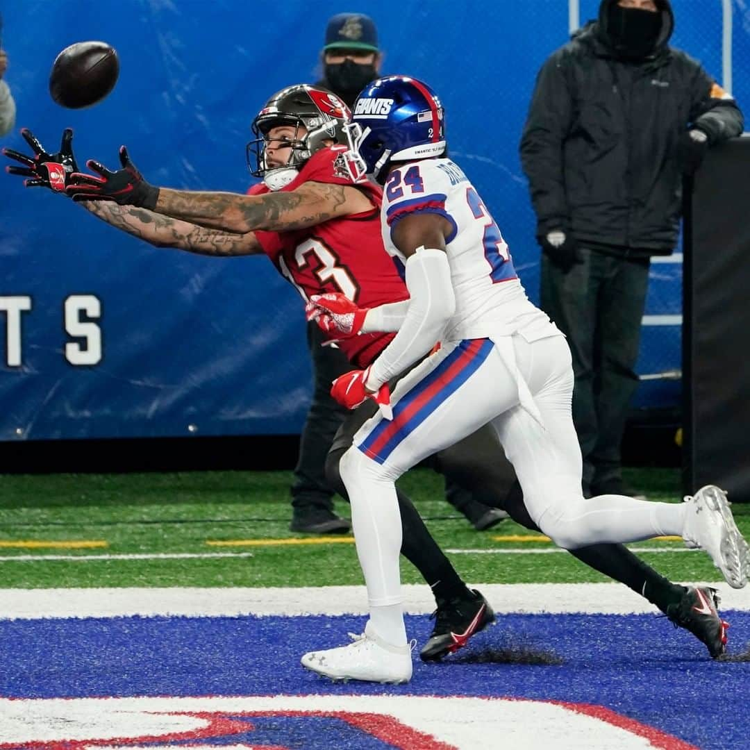 NFLさんのインスタグラム写真 - (NFLInstagram)「Giants vs. @buccaneers to wrap up Week 8. Swipe to see the goal line play that decided it. ⏩」2月18日 5時00分 - nfl